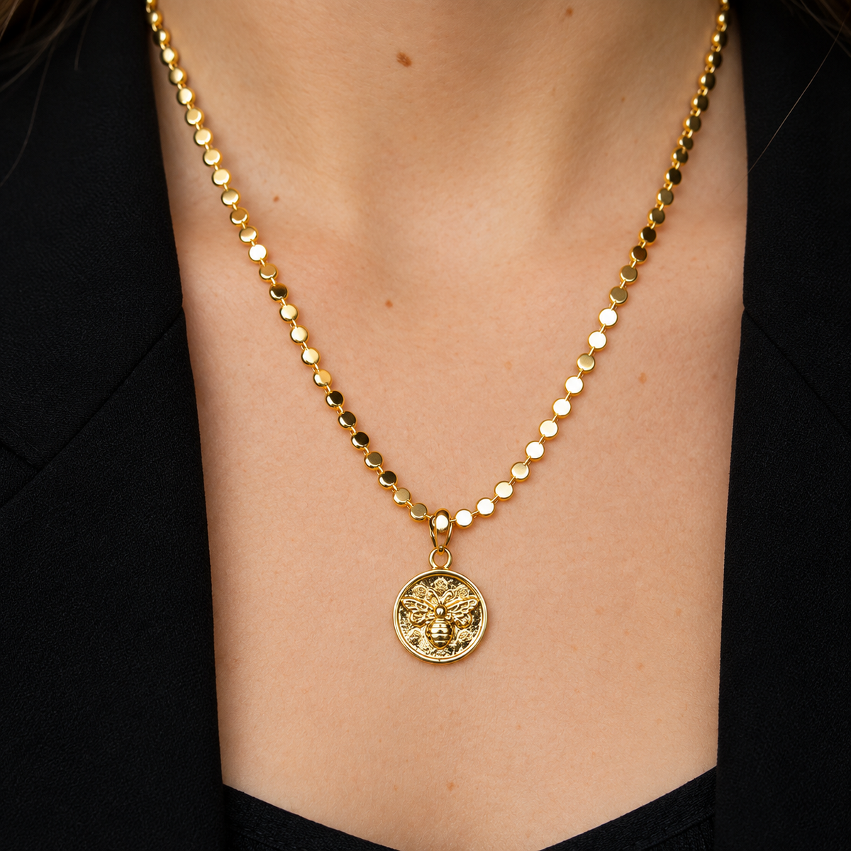 Collar Bee